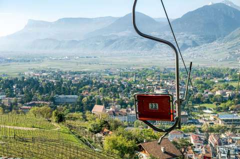 Chairlift from Dorf Tirol to Meran