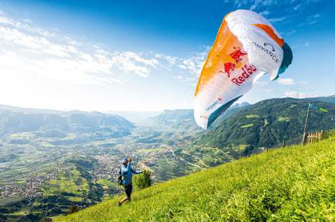 Paragliding in Tirolo