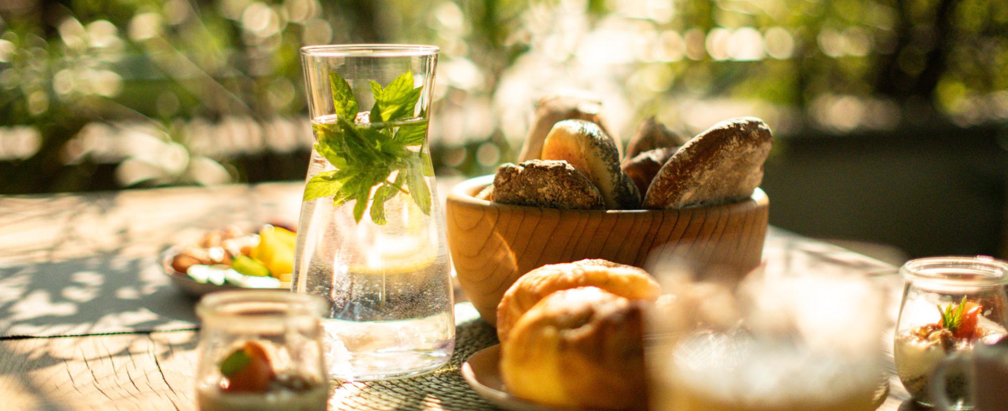 Bauernfrühstück auf der Blumenterrasse am Schlettererhof