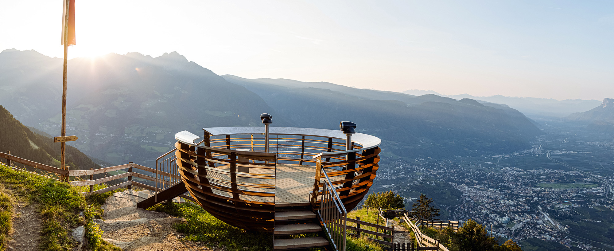 The viewing platform above Dorf Tirol/Tirolo